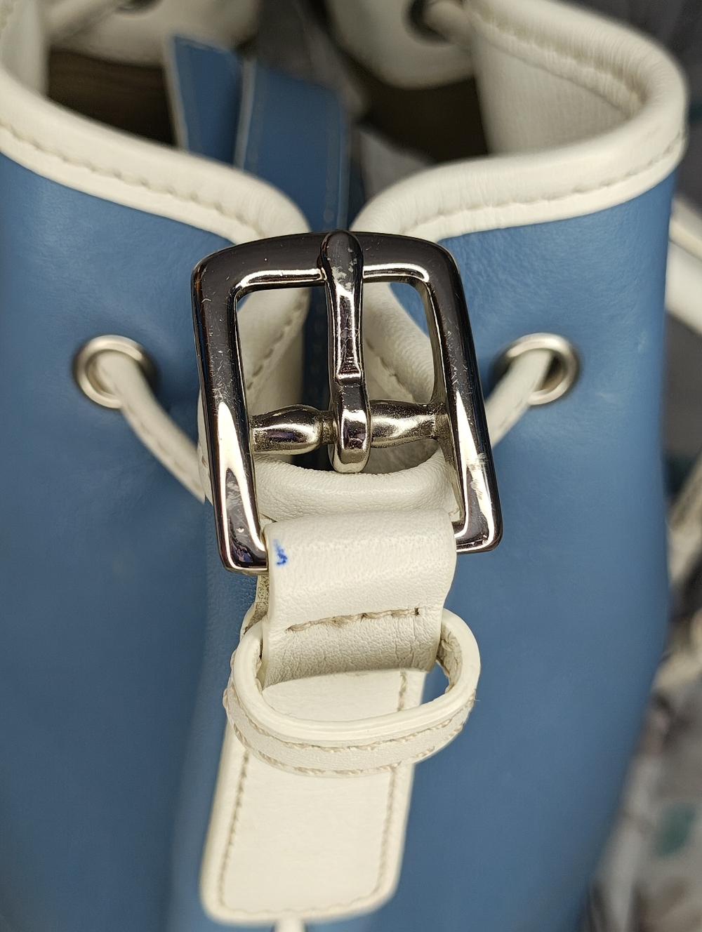 Vintage 2003 Coach Drawstring Bucket Bag Blue and White Leather - Picture 6 of 16